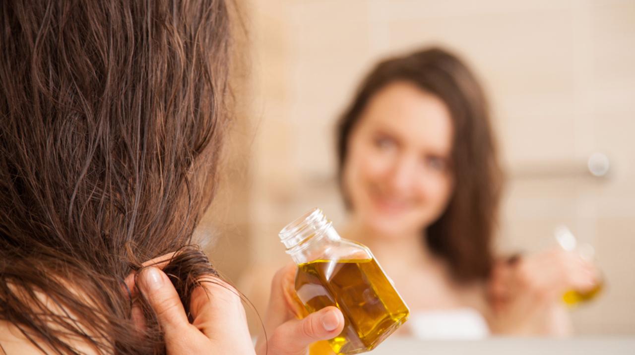 You are currently viewing 3 must know hacks for dry, frizzy hair